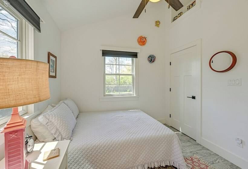 Distinctive Hamptons Home W/ Pool Near Bay, Ocean