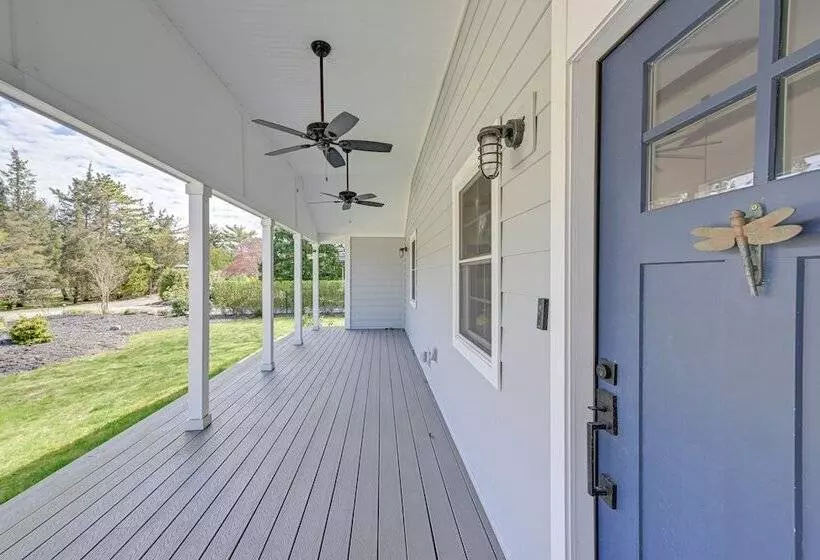 Distinctive Hamptons Home W/ Pool Near Bay, Ocean