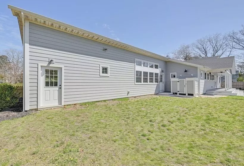 Distinctive Hamptons Home W/ Pool Near Bay, Ocean