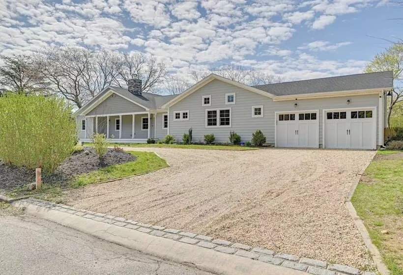 Distinctive Hamptons Home W/ Pool Near Bay, Ocean