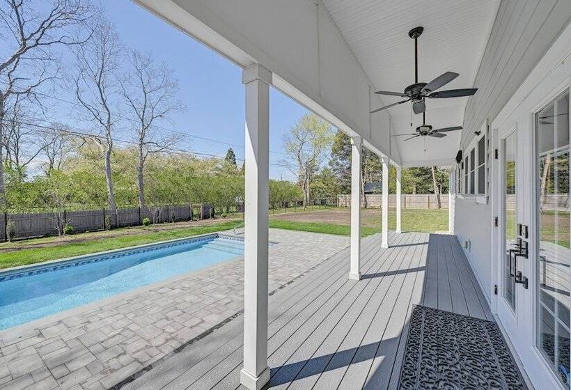 Distinctive Hamptons Home W/ Pool Near Bay, Ocean