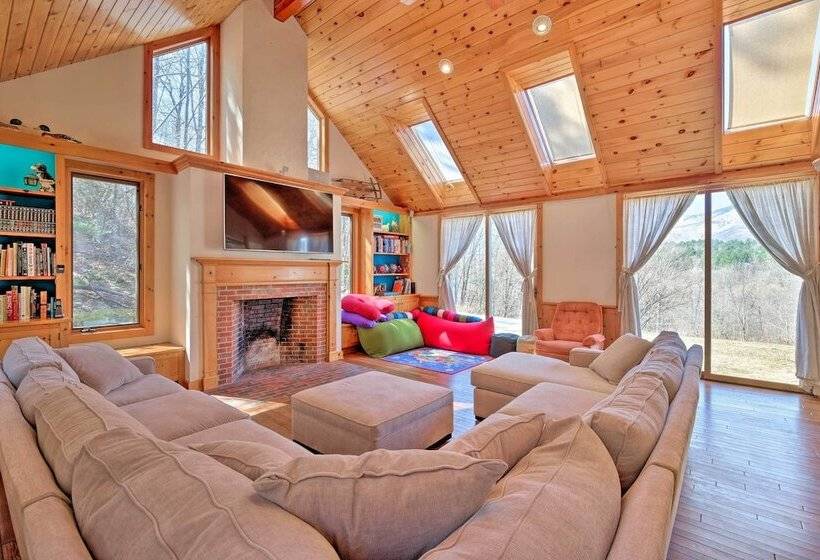 Manchester Home On 40 Acres W/ Game Room & Deck!