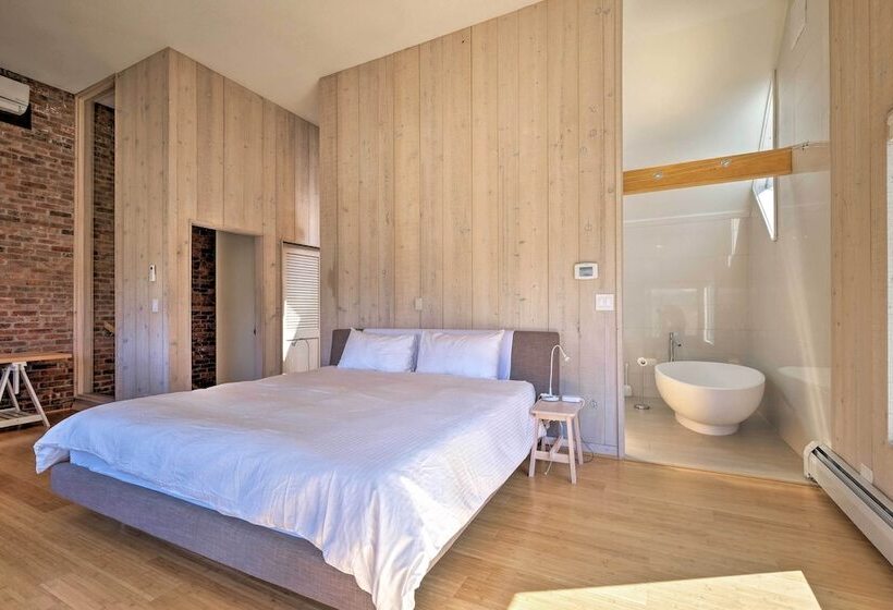 Manchester Home On 40 Acres W/ Game Room & Deck!