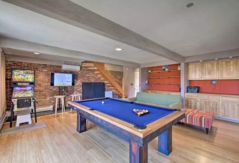 Manchester Home On 40 Acres W/ Game Room & Deck!