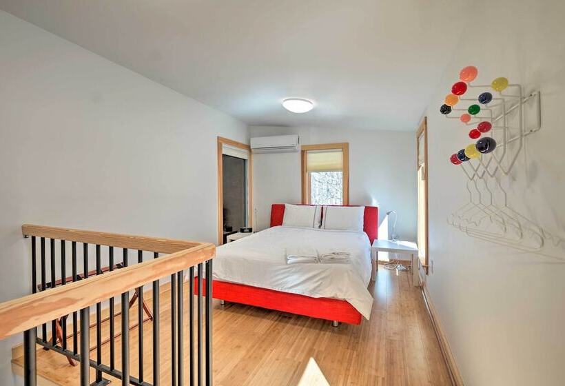 Manchester Home On 40 Acres W/ Game Room & Deck!