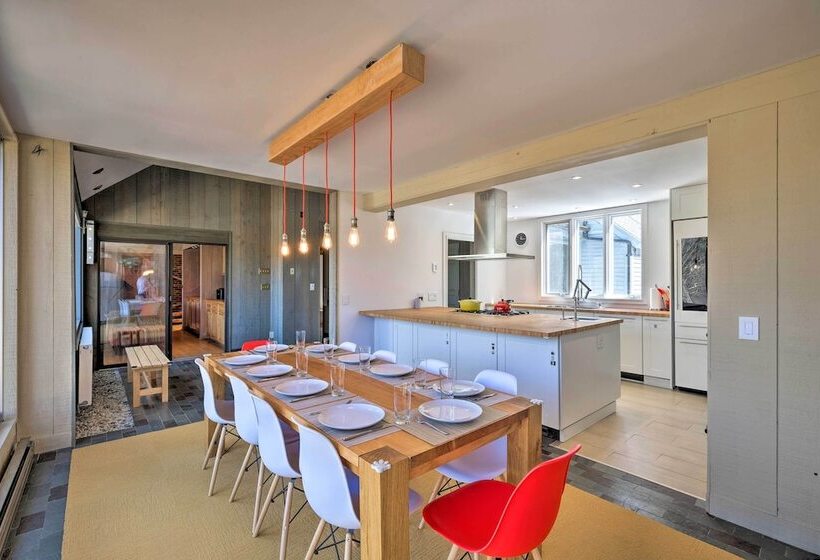 Manchester Home On 40 Acres W/ Game Room & Deck!