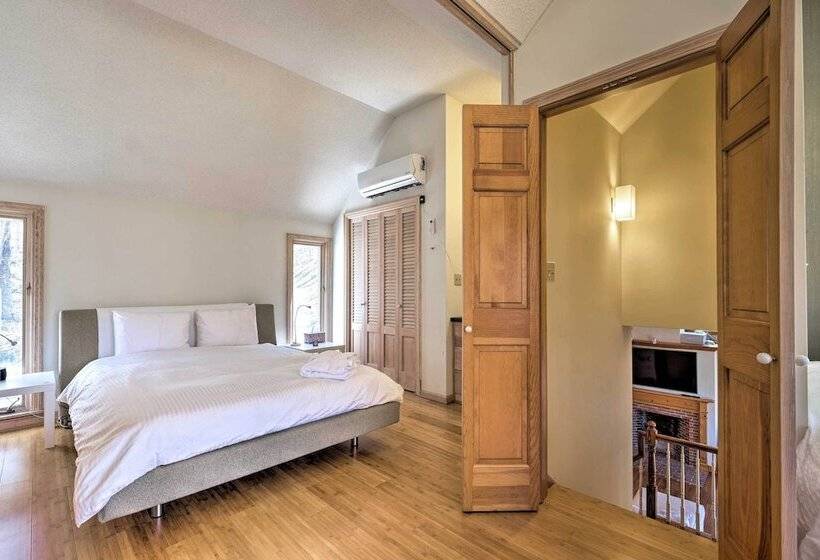 Manchester Home On 40 Acres W/ Game Room & Deck!