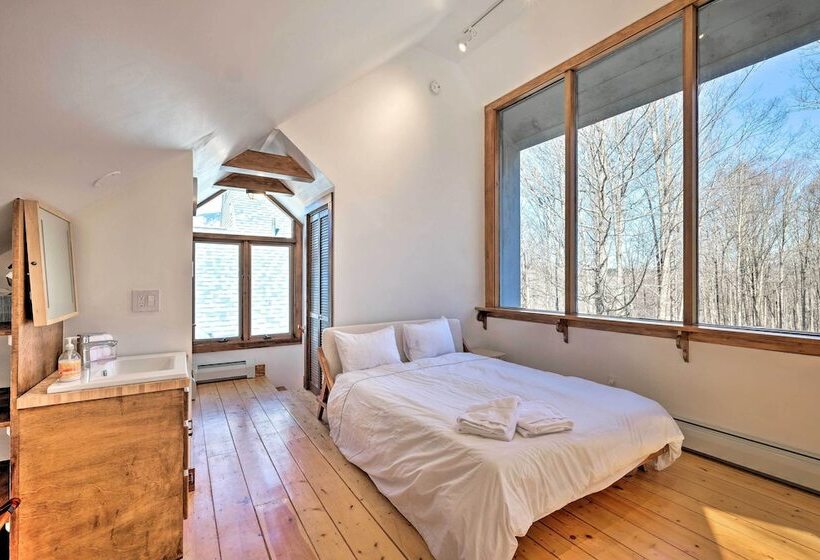 Manchester Home On 40 Acres W/ Game Room & Deck!