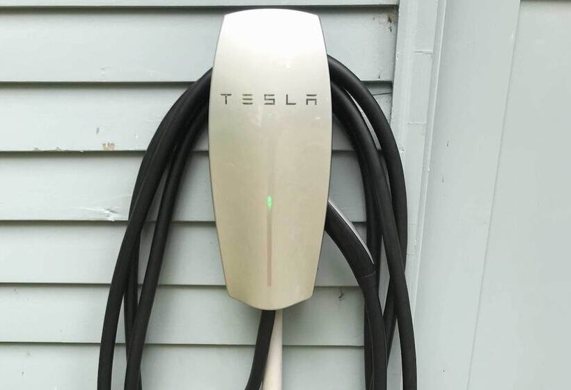 Manchester Home On 40 Acres W/ Game Room & Deck!