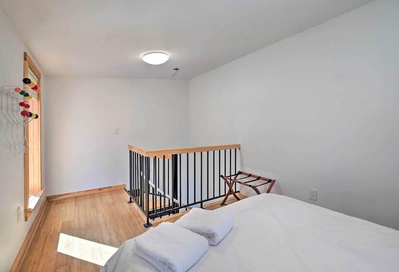 Manchester Home On 40 Acres W/ Game Room & Deck!