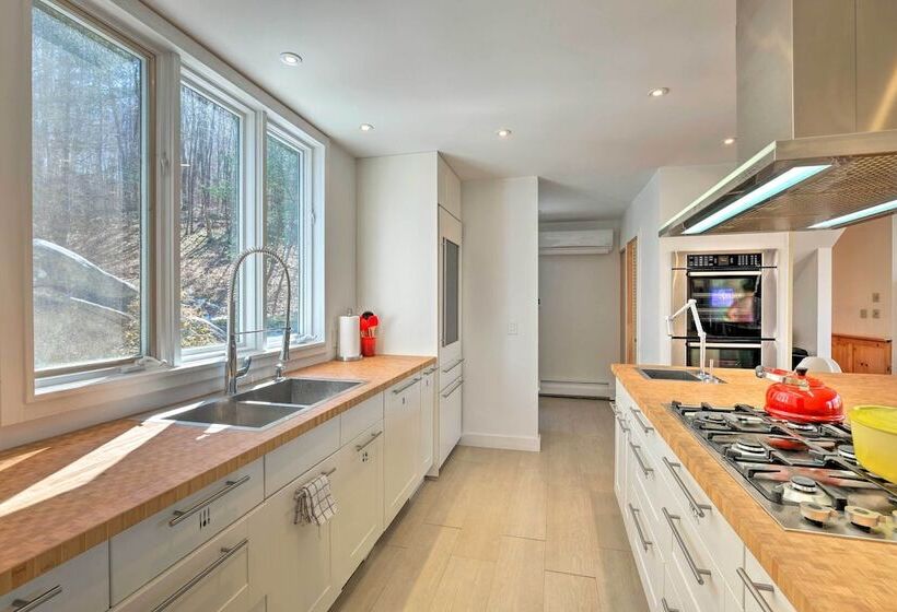 Manchester Home On 40 Acres W/ Game Room & Deck!