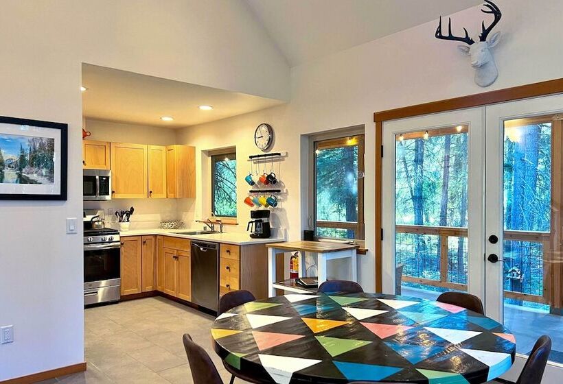 Modern Beaver Valley Cabin W/ Hot Tub & Games!