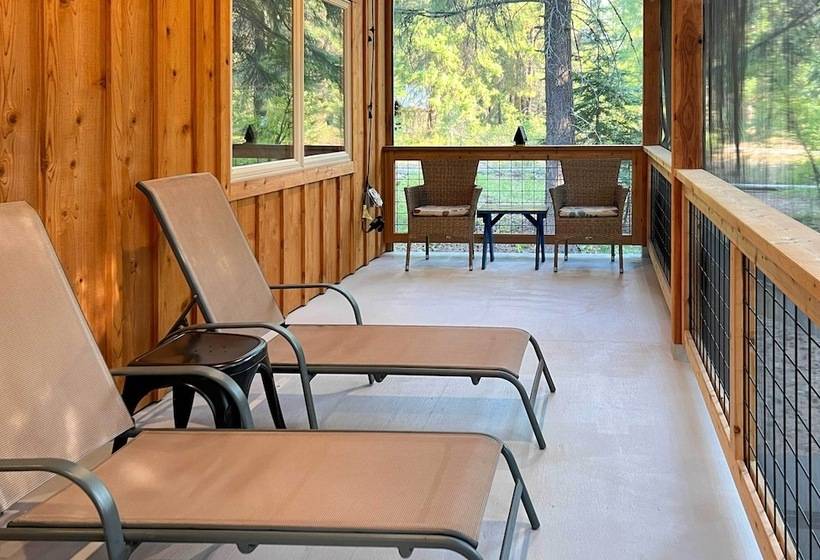 Modern Beaver Valley Cabin W/ Hot Tub & Games!