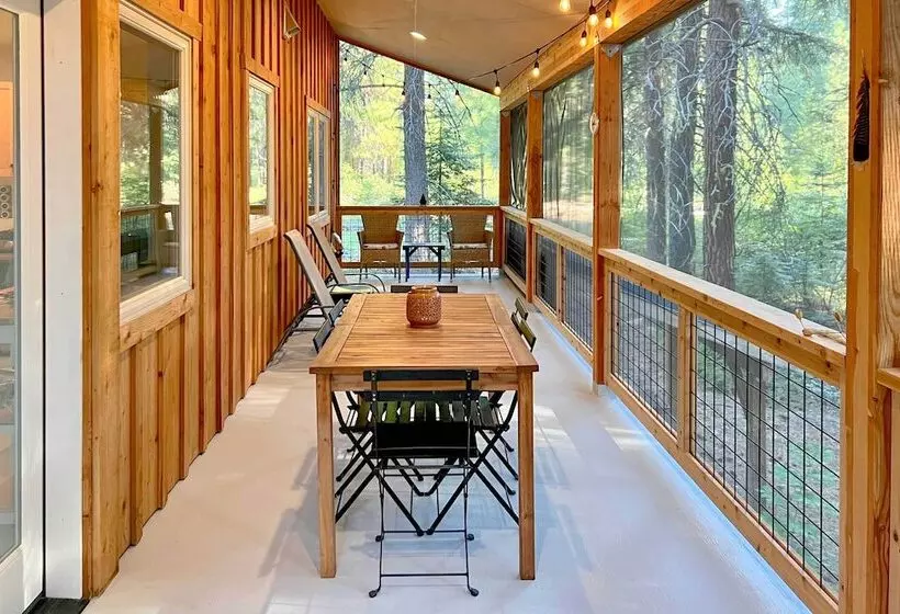 Modern Beaver Valley Cabin W/ Hot Tub & Games!