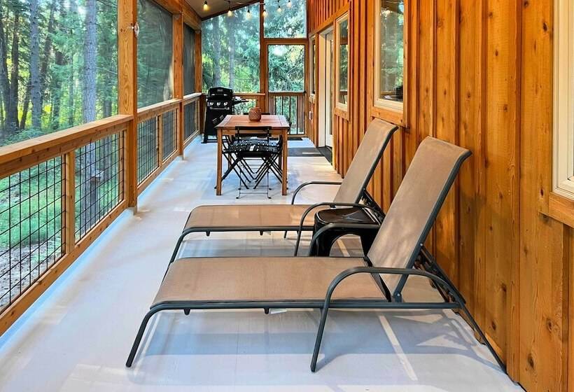 Modern Beaver Valley Cabin W/ Hot Tub & Games!