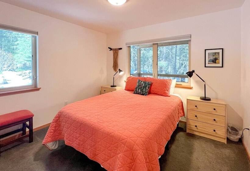 Modern Beaver Valley Cabin W/ Hot Tub & Games!