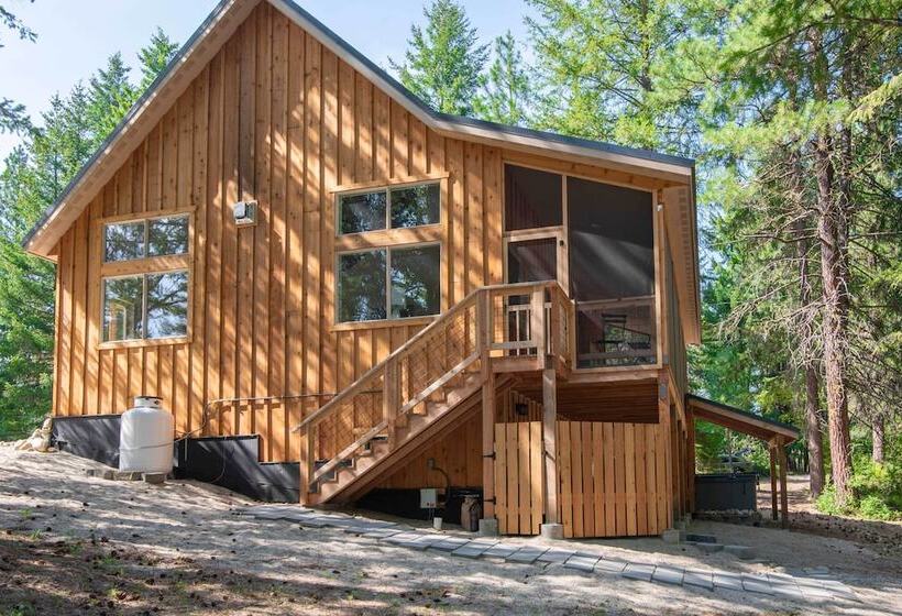Modern Beaver Valley Cabin W/ Hot Tub & Games!