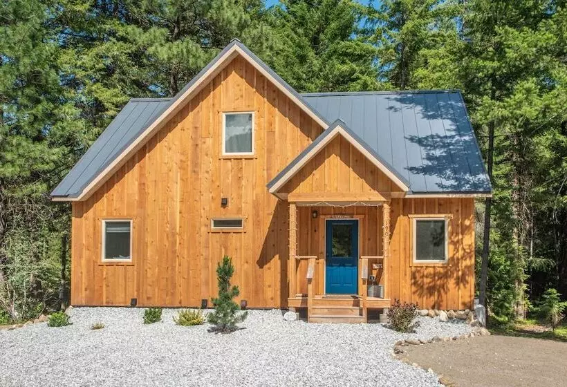 Modern Beaver Valley Cabin W/ Hot Tub & Games!