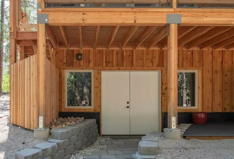 Modern Beaver Valley Cabin W/ Hot Tub & Games!