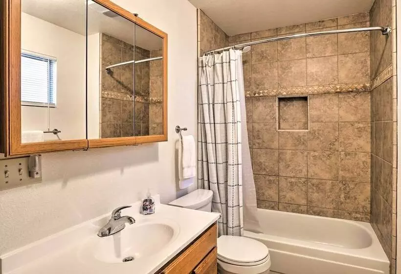 Mountain Escape W/ Views, 3 Mi To Lake Arrowhead