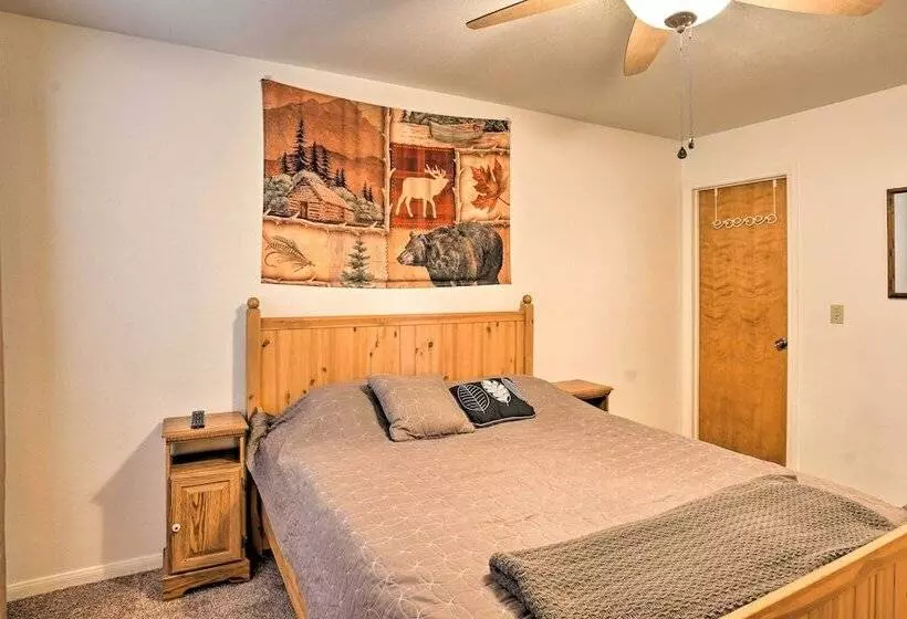 Mountain Escape W/ Views, 3 Mi To Lake Arrowhead