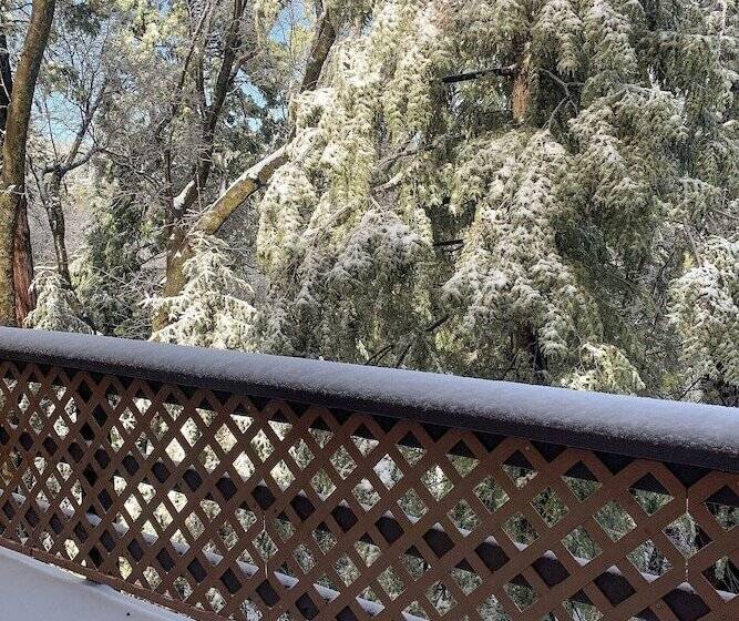 Mountain Escape W/ Views, 3 Mi To Lake Arrowhead