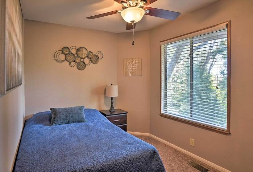 Mountain Escape W/ Views, 3 Mi To Lake Arrowhead