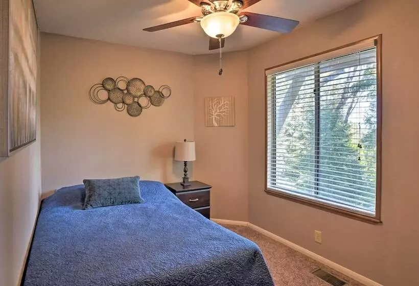 Mountain Escape W/ Views, 3 Mi To Lake Arrowhead