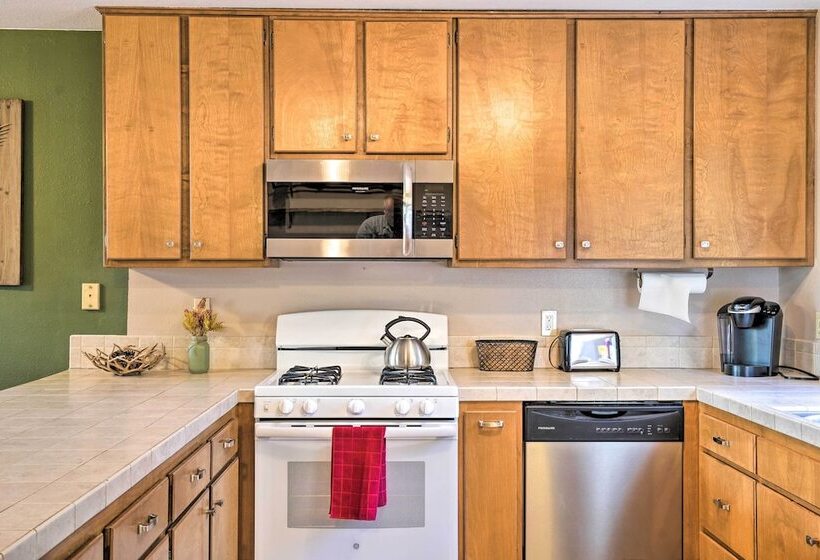 Mountain Escape W/ Views, 3 Mi To Lake Arrowhead