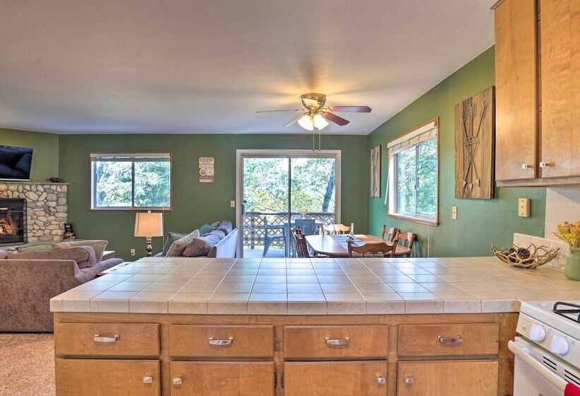 Mountain Escape W/ Views, 3 Mi To Lake Arrowhead