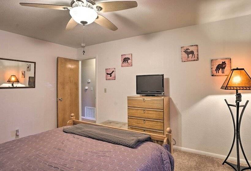 Mountain Escape W/ Views, 3 Mi To Lake Arrowhead