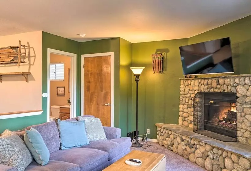 Mountain Escape W/ Views, 3 Mi To Lake Arrowhead