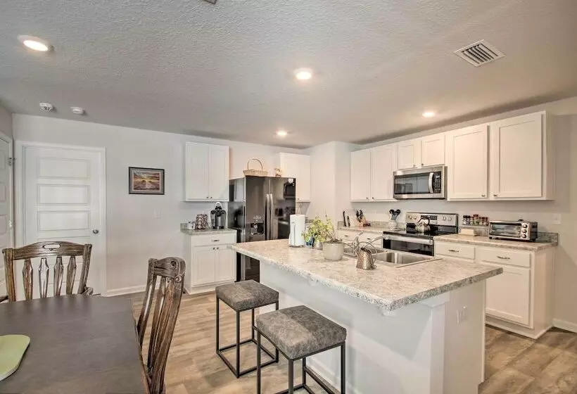 Musical Pensacola Home W/ Fire Pit + Grill!