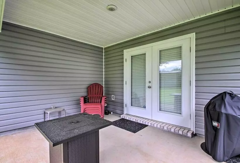 Musical Pensacola Home W/ Fire Pit + Grill!