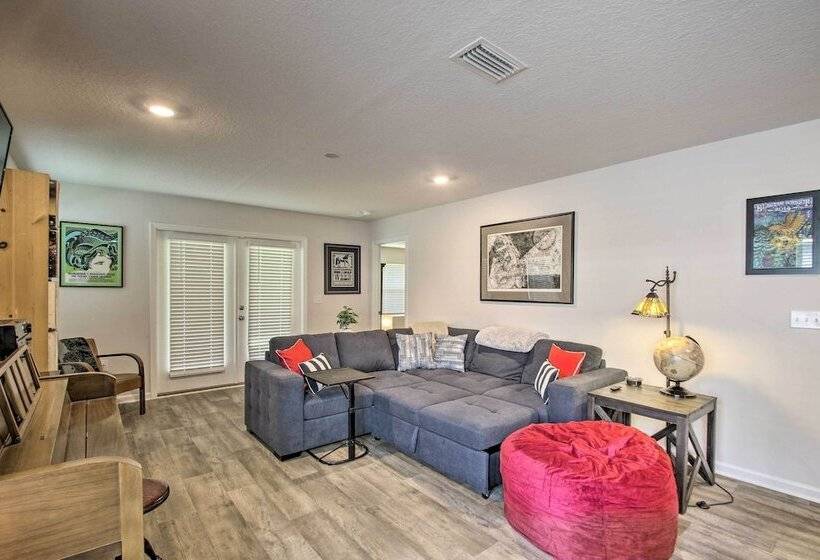 Musical Pensacola Home W/ Fire Pit + Grill!