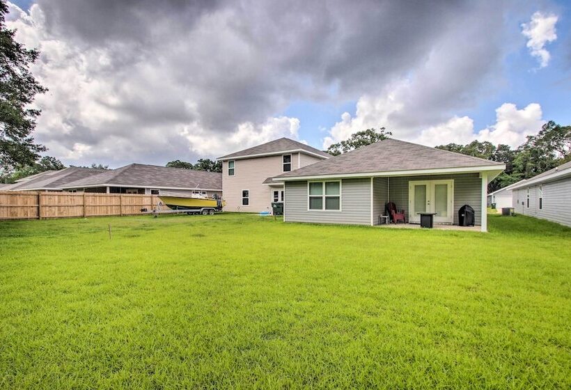 Musical Pensacola Home W/ Fire Pit + Grill!