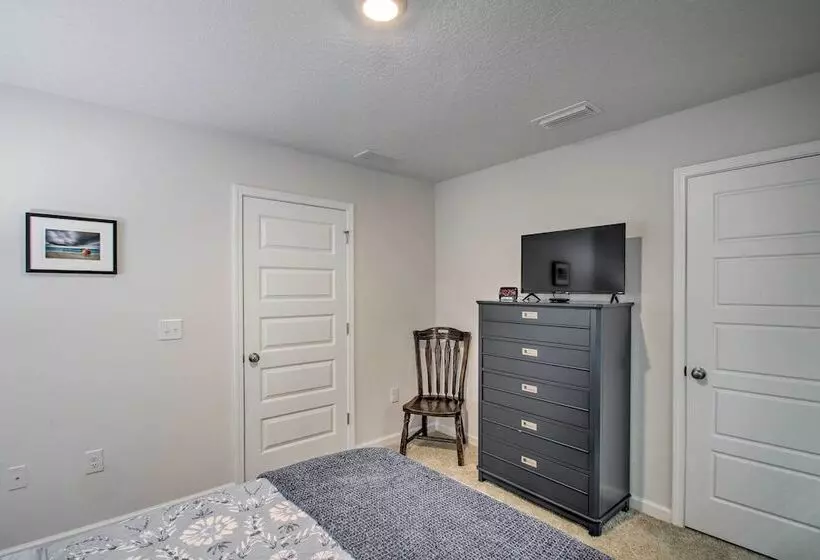 Musical Pensacola Home W/ Fire Pit + Grill!