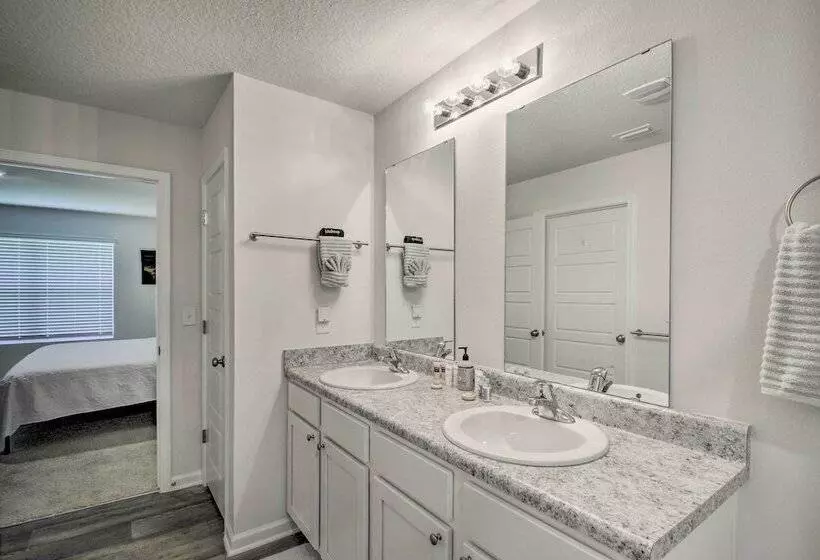 Musical Pensacola Home W/ Fire Pit + Grill!