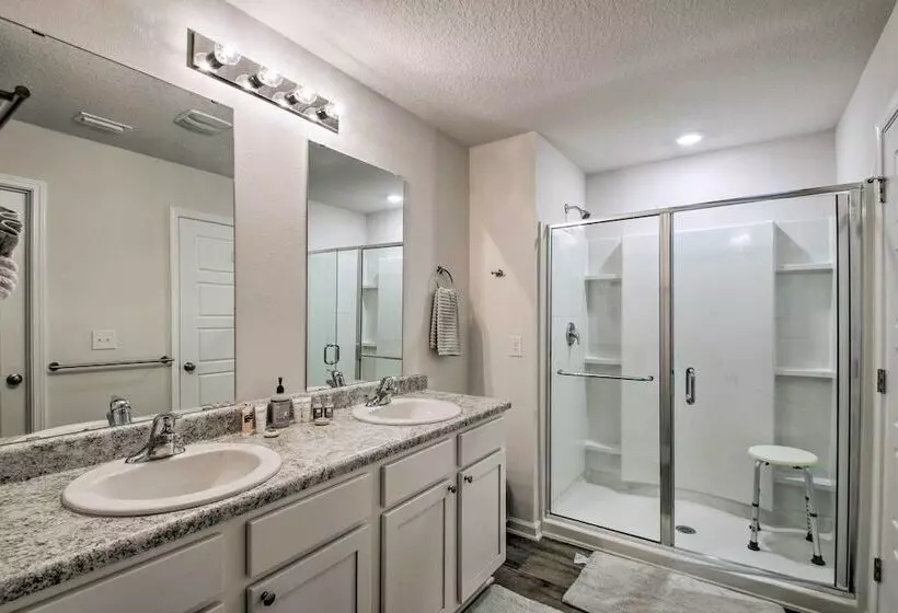 Musical Pensacola Home W/ Fire Pit + Grill!