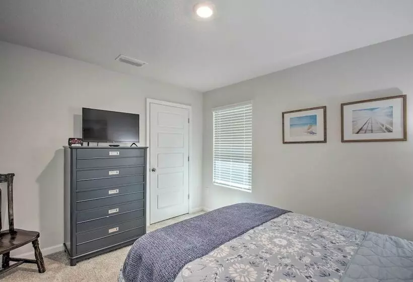 Musical Pensacola Home W/ Fire Pit + Grill!