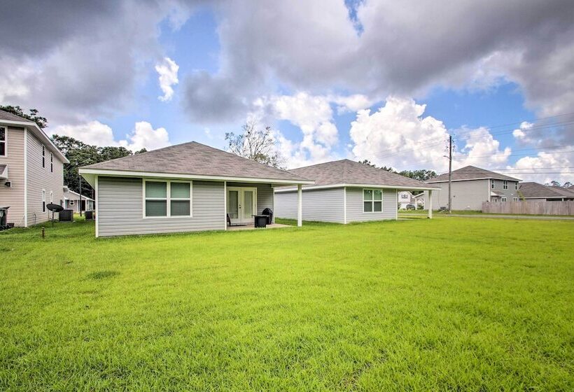 Musical Pensacola Home W/ Fire Pit + Grill!