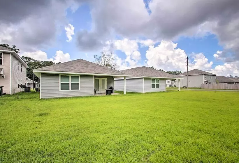 Musical Pensacola Home W/ Fire Pit + Grill!
