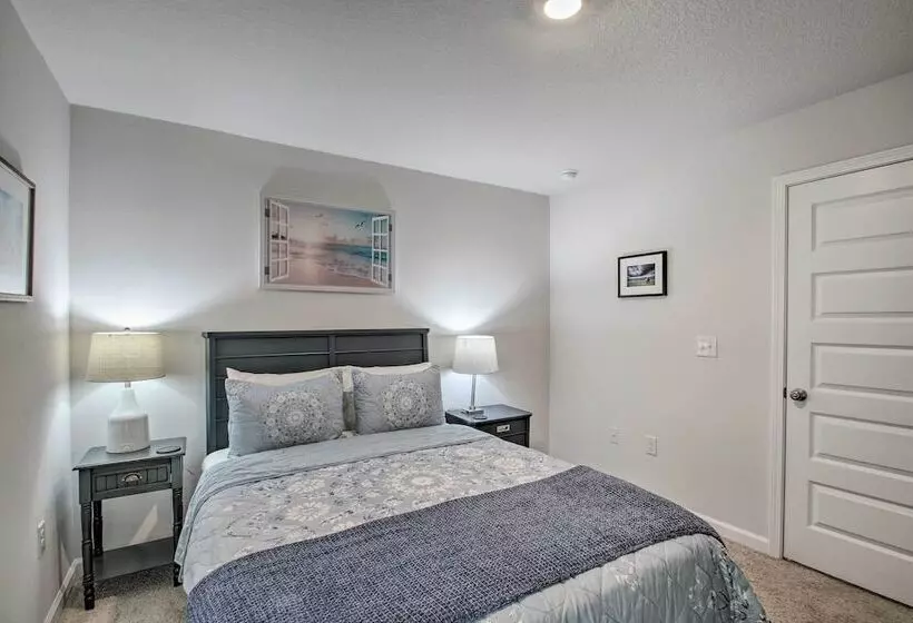 Musical Pensacola Home W/ Fire Pit + Grill!