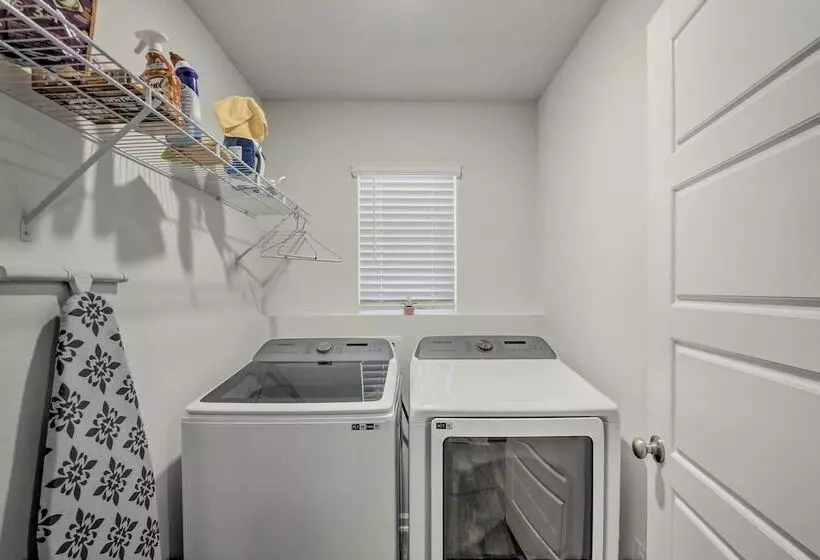 Musical Pensacola Home W/ Fire Pit + Grill!