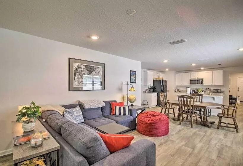 Musical Pensacola Home W/ Fire Pit + Grill!