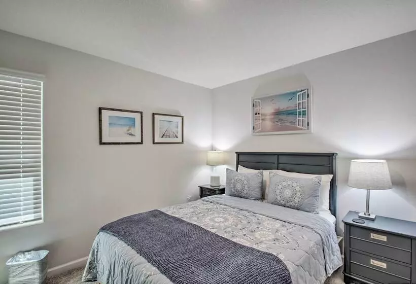 Musical Pensacola Home W/ Fire Pit + Grill!