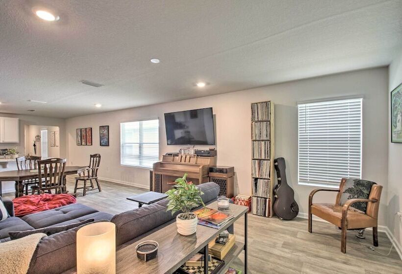 Musical Pensacola Home W/ Fire Pit + Grill!