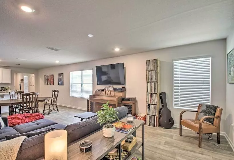 Musical Pensacola Home W/ Fire Pit + Grill!