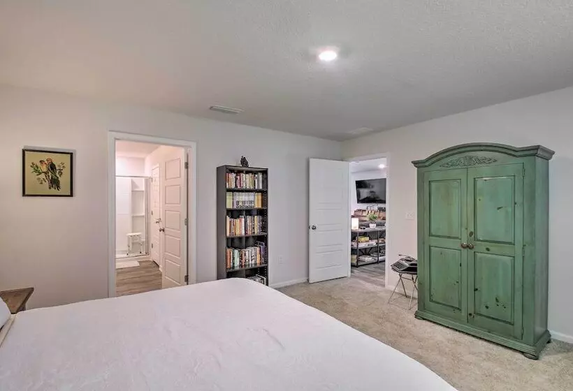 Musical Pensacola Home W/ Fire Pit + Grill!