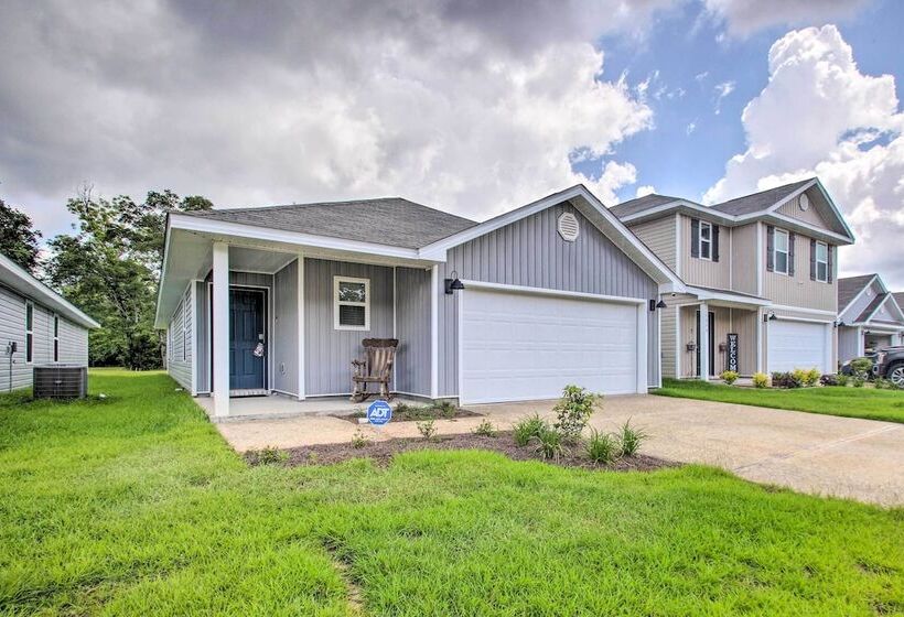 Musical Pensacola Home W/ Fire Pit + Grill!